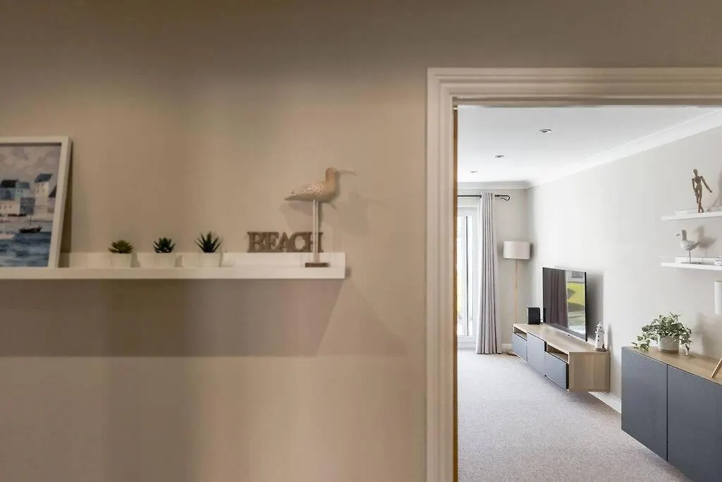 Bournemouth Sea Views, 2 Bed, Lift, Close To Shops 0*,  United Kingdom
