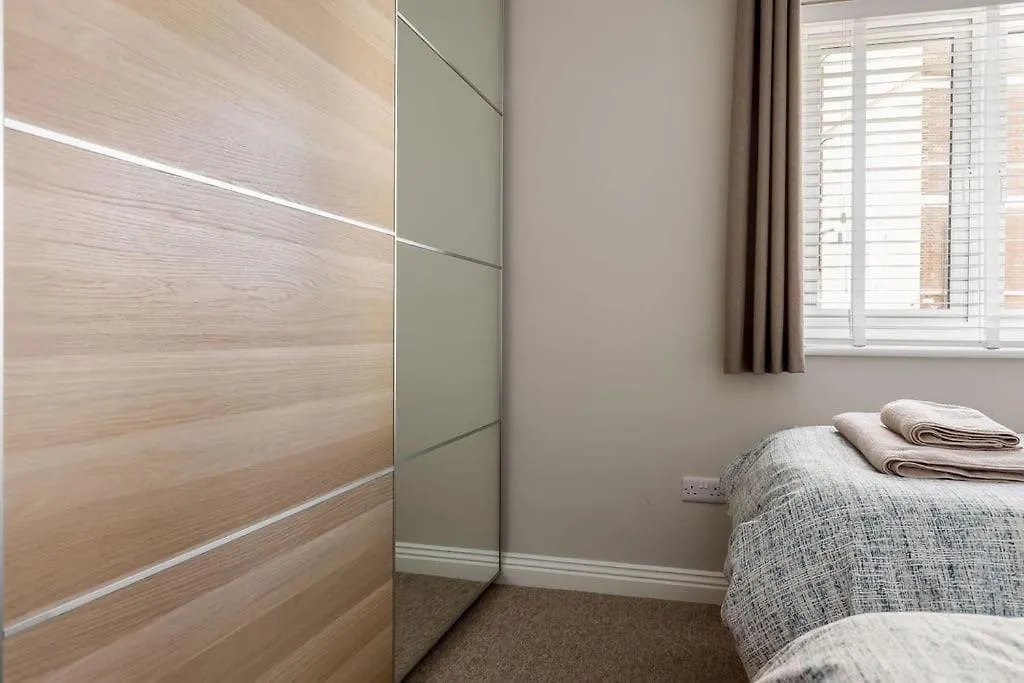 Bournemouth Sea Views, 2 Bed, Lift, Close To Shops Apartment