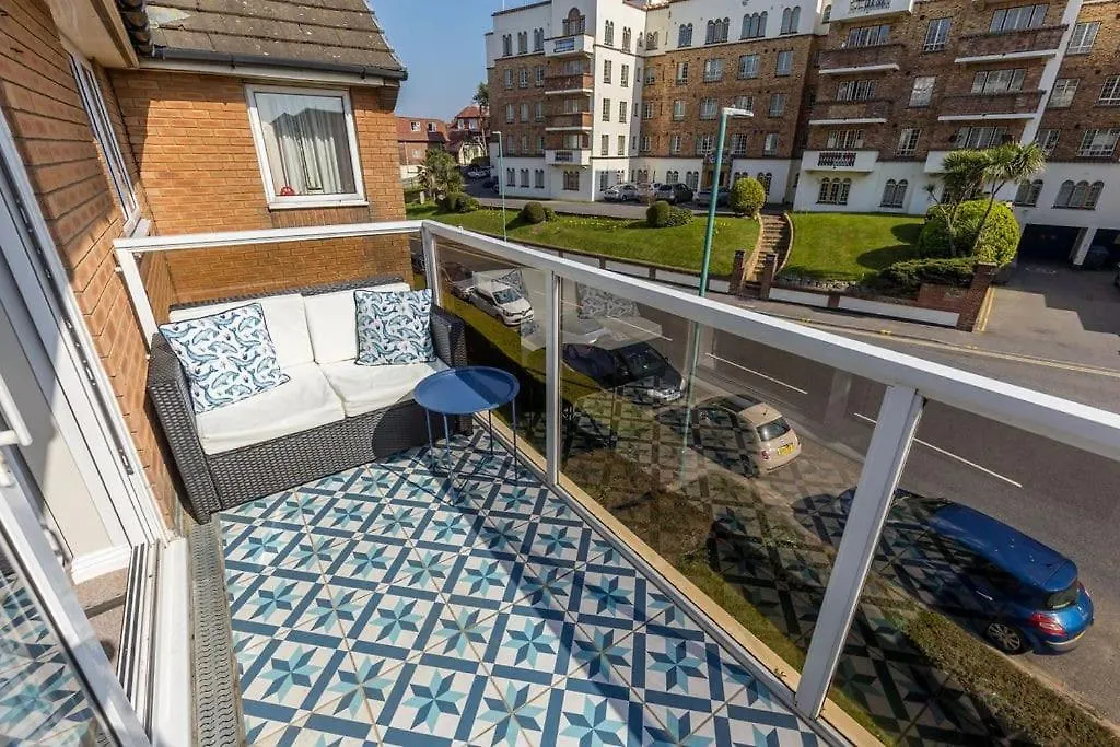 Bournemouth Sea Views, 2 Bed, Lift, Close To Shops Apartment