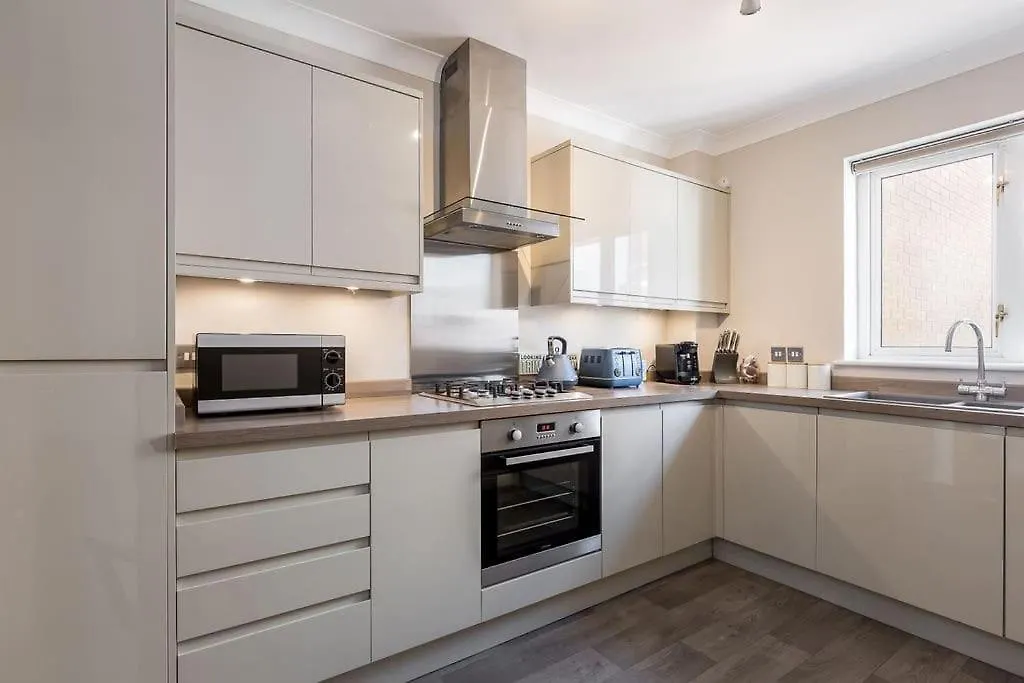 Bournemouth Sea Views, 2 Bed, Lift, Close To Shops Apartment