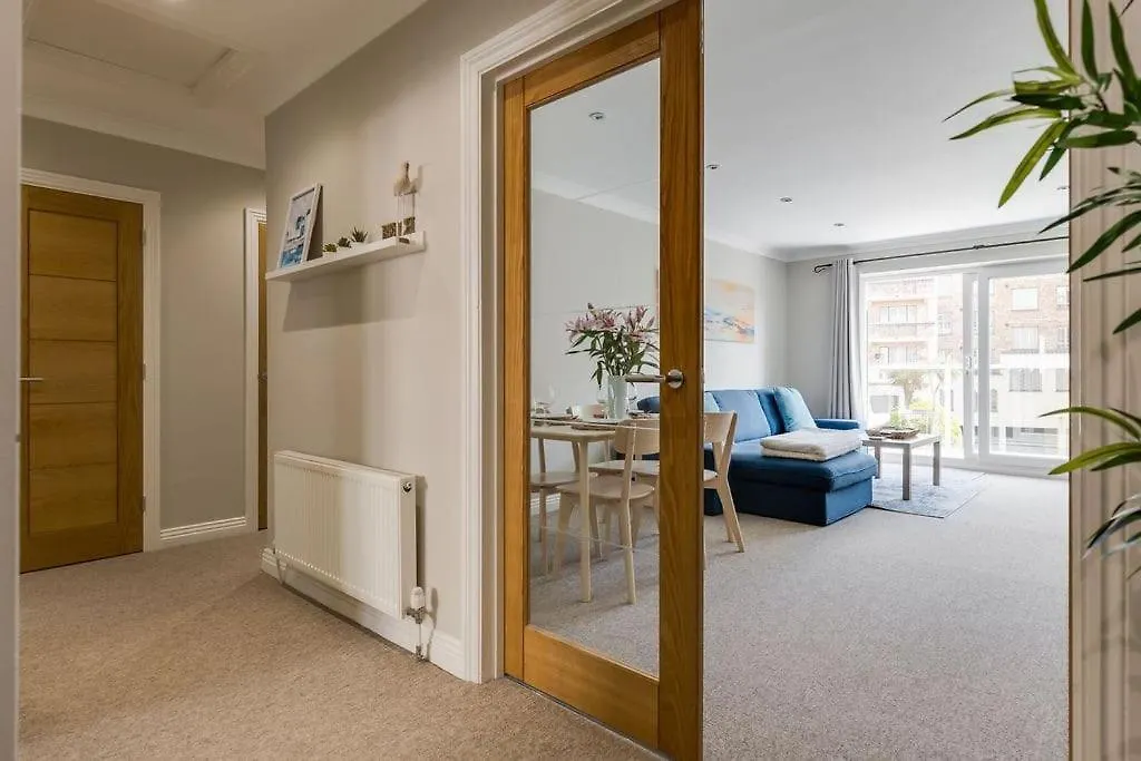 Bournemouth Sea Views, 2 Bed, Lift, Close To Shops 0*,  United Kingdom