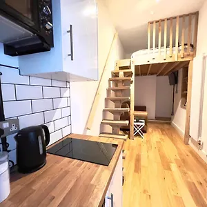  Apartment Flat 7, 10 St John's