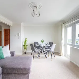  Apartment Panoramic Sea View Sleeps 4-free Parking