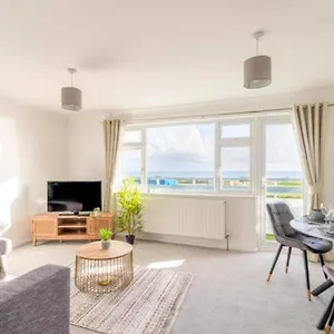  Apartment Large Sea View 2 Bedroom Sleeps 6 - Free Parking